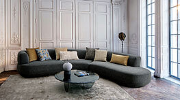 The Papadatos Henze coffee table made of Murano glass is part of the affordable collection from Papadatos, an internationally successful company, and is available from Grünbeck Einrichtungen Wien.