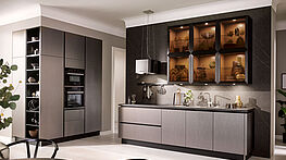 Wohnküchen und Raumgestaltung | Häcker Fronten AV2070GL metallic dunkel | Innenarchitektur und Kompletteinrichtungen bei Grünbeck in Wien