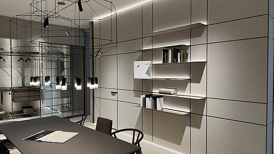 Die Architektur des Innenraums mit Rimadesio Modulor – Designed by Giuseppe Bavuso - Rimadesio Flagshipstore Wien by Grünbeck Interiors in 1050 Margareten