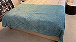 Bettplaid in der Größe 260x130cm|genäht|türkis mit Punkten|im Sale bei Grünbeck Einrichtungen 1050 Wien