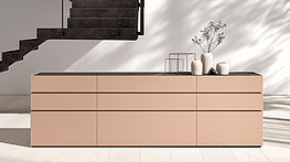 Kaufen Sie jetzt das minimalistische, moderne Sideboard just cube bold in Lack rosenquarz von Interlübke bei Ihrem Händler in Wien - Grünbeck Einrichtungen. Ihr Designmöbelhaus und Innenarchitekturbüro in 1050 Wien.
