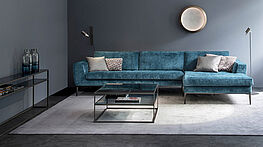 christine-kroencke-cameo-couchtisch-bestelltisch-konsole-glas-schwarz-transparent-haendler-wien-kaufen-grünbeck-gruenbeck-einrichtungen-wien-innenarchitektur-buero-wohnzimmer-mobel-designmoebel-luxus-interior-design-vienna-kubisch-geometrisch-quadratisch-rechteckig-mit-ablagefach-mittelfach-minimalistisch-modern-wohnen