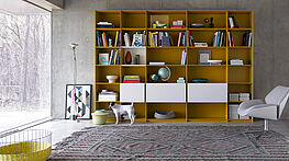 interluebke-grid-wohnwand-modern-design-weiss-gelb-mit-laden-klappen-hochglanz-matt-haendler-wien-grünbeck-gruenbeck-einrichtungen-wien-designhouse-interior-design-vienna-innenarchitekturbuero-wien-einrichtungshaus-moebelhaus-designmoebel-markenmoebel-kaufen