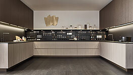 varenna-alea-italienisch-designerkueche-holz-shaker-lack-grau-modern-edel-hochwertig-luxurioes-grünbeck-gruenbeck-einrichtungen-wien-schauraum-haendler-designhouse-interior-design-vienna-innenarchitekturbuero-einrichtungshaus-moebelhaus-designmoebel-markenmoebel