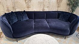 Wittmann Lounge Sofa Vuelta|Stoff Velvet Navy|Kissen lille blu|Design Sale|Grünbeck Einrichtungen 1050 Wien