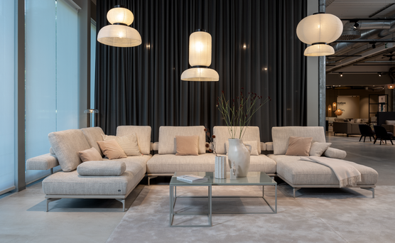 The JAZ modular sofa by Rolf Benz is available at Grünbeck Einrichtungen Vienna