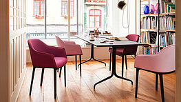 vitra-softshell-chair-rosa-pink-stoff-esszimmerstuhl-leicht-elegant-geschwungene-armlehnen-modern-grünbeck-gruenbeck-einrichtungen-wien-schauraum-haendler-designhouse-interior-design-vienna-innenarchitekturbuero-einrichtungshaus-moebelhaus-designmoebel-markenmoebel