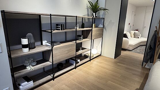 The Janua BC06 RooM68 shelving system in smoked oak is now available at Grünbeck Einrichtungen in the design sale at a bargain price.