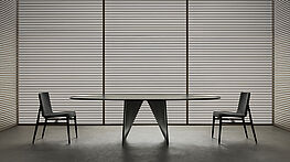 Mit Sinua Stuhl und Lambda Tisch präsentiert Rimadesio eine edle Esszimmerkombination- erhältlich im Rimadesio Showroom Vienna by Grünbeck