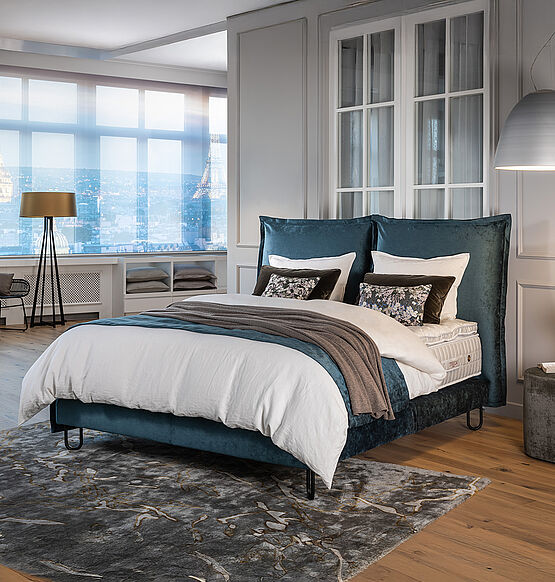 Treca Paris Angele Boxspring Polsterbett Samt blau - Der Schauraum für französische Matratzen und Schlafraumdesign bei Gruenbeck Einrichtungen in Wien 