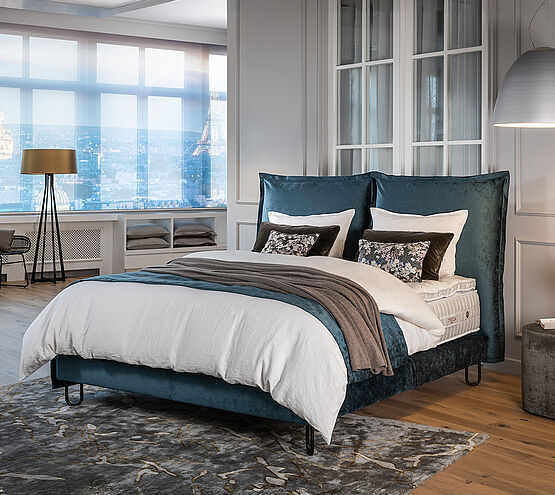 Treca Paris Angele Boxspring Polsterbett Samt blau - Der Schauraum für französische Matratzen und Schlafraumdesign bei Gruenbeck Einrichtungen in Wien 