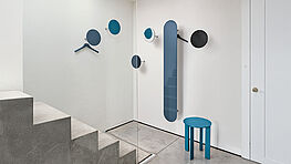 Schönbuch Slot: Wall-mounted coat racks in circular or elongated rounded shapes, available in various designs (mirror or in many lacquer colours) from Grünbeck Einrichtungen Vienna