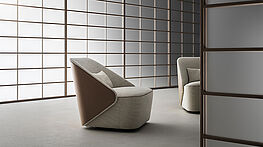 Mit Nest präsentiert Rimadesio einen ästhetisch eleganten Drehfauteuil mit einer weichen und schwungvollen Linienführung - erhältlich im Showroom Vienna by Grünbeck