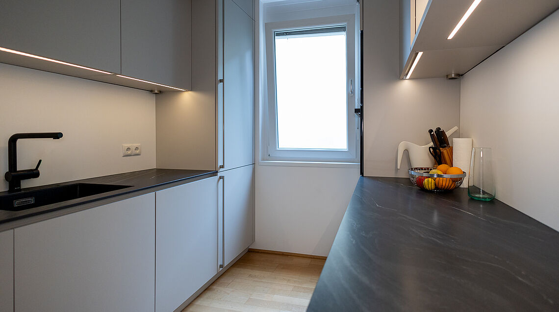 Grünbeck Innenarchitektur realisiert Projekte, wie diesen Küchenumbau von der Idee zur Umsetzung: Planung, Gesamtkonzept, Umsetzung , Montage