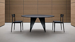 Mit Sophis Stuhl und Lambda Tisch präsentiert Rimadesio eine edle Esszimmerkombination- erhältlich im Rimadesio Showroom Vienna by Grünbeck