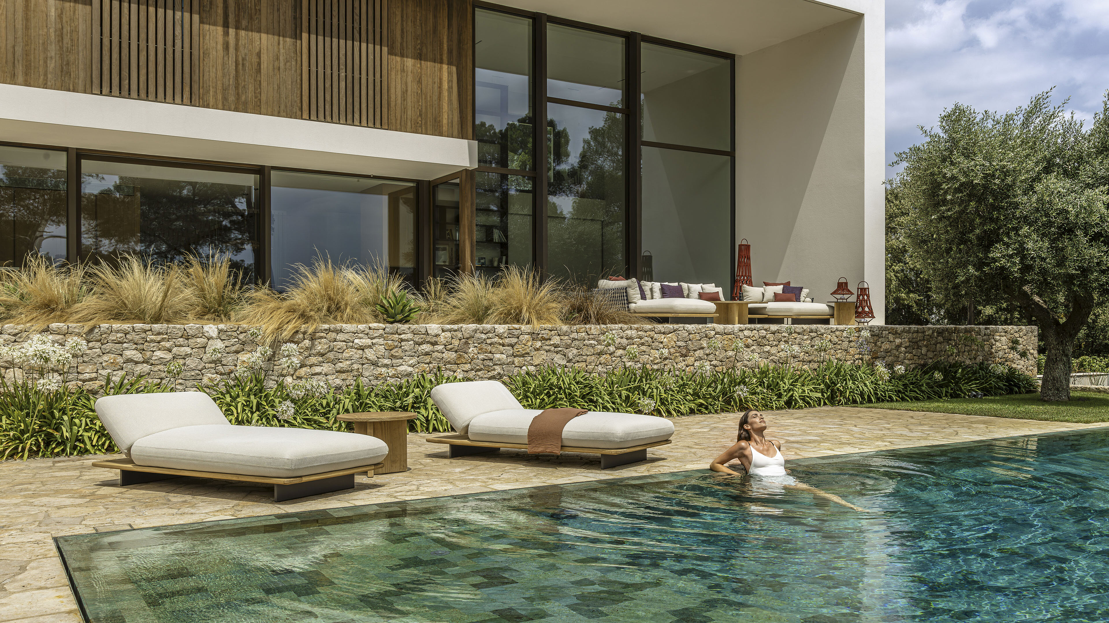 Gartenmöbel und Terrassengestaltung | Sonnenliegen und Schaukelsessel | Bar und Küchenlösungen | Anrichten und Kissentruhen | Talenti outdoor living Icon collection modell Venice