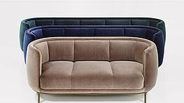 wittmann-sofa--vuelta-desinger-hayon-samt-hellbraun-dunkelblau-klein-zierlich-modern-geschwungen-retro-grünbeck-gruenbeck-einrichtungen-wien-designhouse-interior-design-vienna-innenarchitekturbuero-einrichtungshaus-moebelhaus-designmoebel-markenmoebel