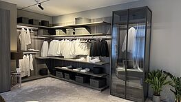 Die Poliform Kleiderschrankkombination aus Ubik Eckkleiderschrank und Senzafine Ego Glasschrank sind bei Grünbeck Einrichtungen im Sale günstig verfügbar.