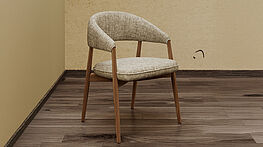 Christine Kröncke Gloria Light Armlehnstuhl|ein komfortabler Essstuhl|erhältlich in 2 Ausführungen, in Eiche oder Nussbaum und in Stoff oder Leder bei Grünbeck Einrichtungen 1050 Wien