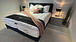 Das Treca Paris Bett Kate ist komplett mit Matratzen Imperial Air Spring Prestige Neo und Matratzenauflage im Sale reduziert bei Grünbeck Einrichtungen erhältlich.