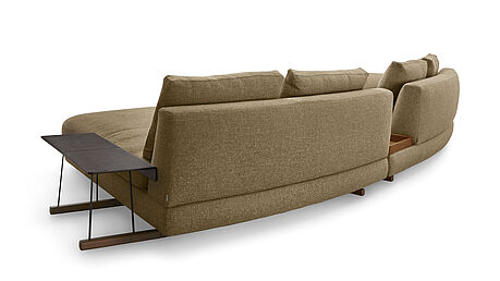 Das neue Tama Living Sofa von Walter Knoll ist ab Weihnachten 2022 bei Gruenbeck Einrichtungen in 1050 Wien erhaeltlich.