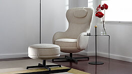 Tuya – a genuine Wittmann – designed by J. Hayon, a recliner with high-quality rocking mechanism, infinitely adjustable and 360-degree swivel – available from Grünbeck Vienna