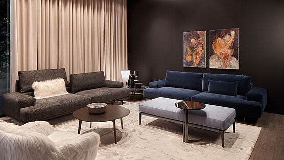 The Eos side table with marble top is from the affordable collection by Papadatos, an internationally successful company, and is available from Grünbeck Einrichtungen Wien.