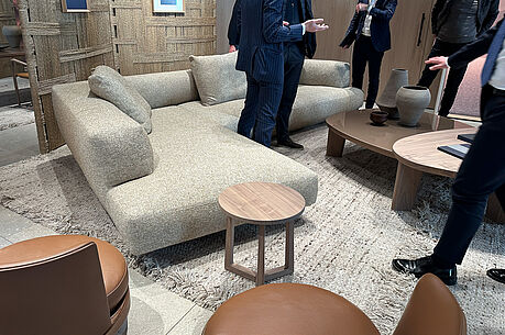 Das neue Flexform Loungescape Sofa im Showroom Milano Via Moscova 2025 | Jetzt bei Grünbeck Einrichtungen in Wien