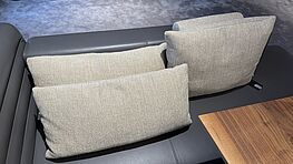 The Walter Knoll cushion set (1x 58x42cm with back roll, 2x 66x33cm) in Safire desert cover is now available at a reduced price from Grünbeck Einrichtungen in the design sale.