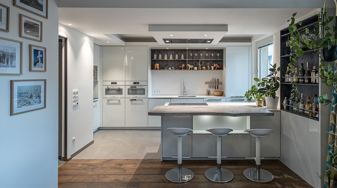Grünbeck Innenarchitektur realisiert Projekte, wie diesen Appartementumbau samt neuer Küche von der Idee zur Umsetzung: Planung, Gesamtkonzept, Umsetzung , Montage