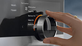 The Gaggenau Expressive Series, with its striking, sculptural forms, draws inspiration from the design principles of the Bauhaus and modern architecture. Simple and intuitive operation.
On display and available at Grünbeck Einrichtungen Wien