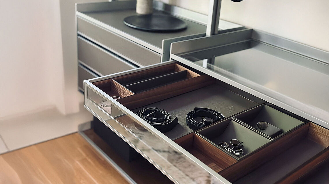 Das Innenarchitekturbüro und Designmöbelhaus Grünbeck Einrichtungen in 1050 Wien plant Ihr neues Zuhause. Vom Wohnzimmer bis zum kompletten Haus bieten wir Ihnen ein individuelles Gesamtkonzept an. Wir bieten Ihnen Designmöbel und Möbel nach Maß. Vereinabaren Sie noch heute ein Beratungsgespräch mit einem unserer Innenarchitekten.