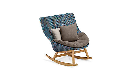 dedon-mbrace-rockingchair-rocking-chair-schaukelstuhl-modern-design-spice-hoher-ruecken-lounge-chair-fauteuil-relax-stuhl-rot-braun-taupe-blau-pepper-spice-atlantic-grau-gartenmoebel-outdoor-furniture-geflecht-rattan-luxus-luxury-haendler-schauraum-wien-kaufen-grünbeck-gruenbeck-einrichtungen-wien-designhouse-interior-design-vienna-innenarchitekturbuero-wien-einrichtungshaus-moebelhaus-designmoebel-markenmoebel