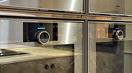 Gaggenau Expressive Küchengeräte | Profi Bedienung mit Drehknopf und Touchscreen | Grünbeck Einrichtungen Wien