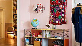 vitra-hang-it-all-garderobe-rot-holzkugeln-grünbeck-gruenbeck-einrichtungen-wien-schauraum-haendler-designhouse-interior-design-vienna-innenarchitekturbuero-einrichtungshaus-moebelhaus-designmoebel-markenmoebel