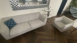 Das COR Mell 2,5 Sitzer Sofa mit hohem Rücken ist bei Grünbeck Einrichtungen als Ausstellungsstück im Design Sale günstig verfügbar.

Abverkaufspreis gültig für unser Ausstellungsstück, inkl. Lieferung in Wien, solange verfügbar.