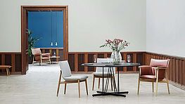 Carl Hansen & Søn at Gruenbeck Interiors Vienna | E004 Embrace Chair