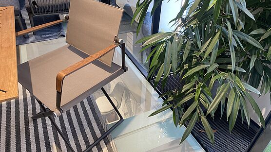 6 Stück Dedon SeaX Outdoor Armlehnstühle im Sale bei Grünbeck Einrichtungen 1050 Wien