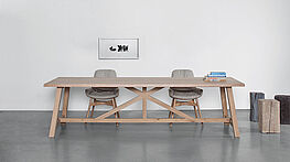 janua-massivholz-moebel-esstisch-esszimmer-modern-rustikal-modern-design-grünbeck-gruenbeck-einrichtungen-wien-designhouse-interior-design-vienna-innenarchitekturbuero-wien-einrichtungshaus-moebelhaus-designmoebel-markenmoebel-kaufen