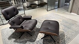 Der Vitra Lounge Chair & Ottoman ist jetzt bei Gruenbeck Einrichtungen im Abverkauf zu einem guenstigen Preis erhaeltlich.