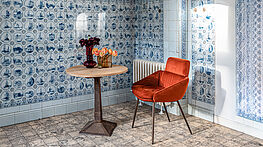 KFF presents armchairs with low, upholstered armrests and a 4-leg round tube frame in the elegant Faye product family. Faye is available in many different designs from Grünbeck Einrichtungen.