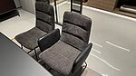 Die beiden KFF Stühle Arva Light sind bei Grünbeck Einrichtungen als Ausstellungsstücke im Design Sale günstig verfügbar.