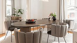 The Lamello dining table by ASCO has a solid wood top (available in various designs) on an airy steel frame—now available at Grünbeck Einrichtungen Vienna.
