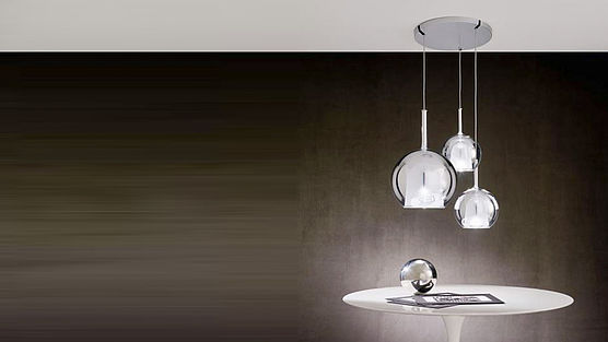 penta-glo-pendelleuchte-hangeleuchte-glas-design-dreier-gruppe-rund-glaskugel-1050-schauraum-designleuchte-modern-design-grünbeck-gruenbeck-einrichtungen-wien-designhouse-interior-design-vienna-innenarchitekturbuero-wien-einrichtungshaus-moebelhaus-designmoebel-markenmoebel-kaufen