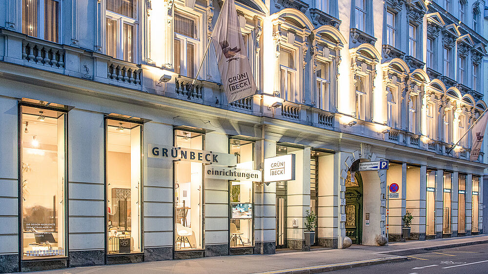 Fassade und Auslagen, Haupteingang links, Grünbeck Einrichtungen 1050 Wien, Margaretenstraße 93