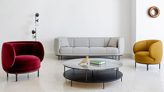 wittmann-sofa-fauteuil-sessel-vuelta-designer-hayon-stoff-samt-modern-geschwungen-klein-zierlich-retro-grünbeck-gruenbeck-einrichtungen-wien-designhouse-interior-design-vienna-innenarchitekturbuero-einrichtungshaus-moebelhaus-designmoebel-markenmoebel