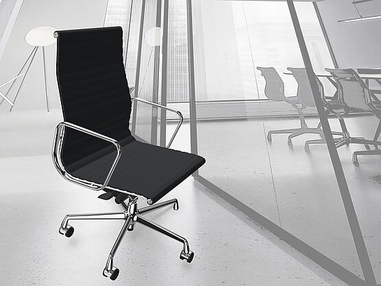 Vitra Classic Collection 41236500 Eames Aluminium Chair EA 119 Bürodrehsessel oder Homeoffice Stuhl mit Armlehnen, hohe Rückenlehne, Rückneigemechnanik, verchromt, Bezugsmaterial: Leder schwarz, Rollen weich gebremst für harte Böden, bei Grünbeck Interiors Wien ab KW04/2021 verfügbar