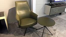 Der Poliform Standford Lederfauteuil ist bei Grünbeck Einrichtungen im Design Sale günstig verfügbar