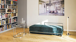 classicon-adjustable-table-designer-eileen-grey-e1027-beistelltisch-coffeetable-sidetable-silver-black-schwarz-silber-metall-round-rund-designklassiker-designmoebel-kaufen-haendler-grünbeck-gruenbeck-einrichtungen-wien-designhouse-interior-design-vienna-innenarchitekturbuero-wien-einrichtungshaus-moebelhaus-designmoebel-markenmoebel