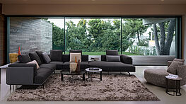 Papadatos ist als international tätiges Unternehmen mit italienischem Design erfolgreich. Die Sofas und die gesamten Kollektion im Tag- und Nachtbereich sind eine preiswerte Ergänzung des Sortiments bei Grünbeck Einrichtungen.